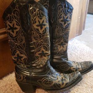 Women's cowgirl boots